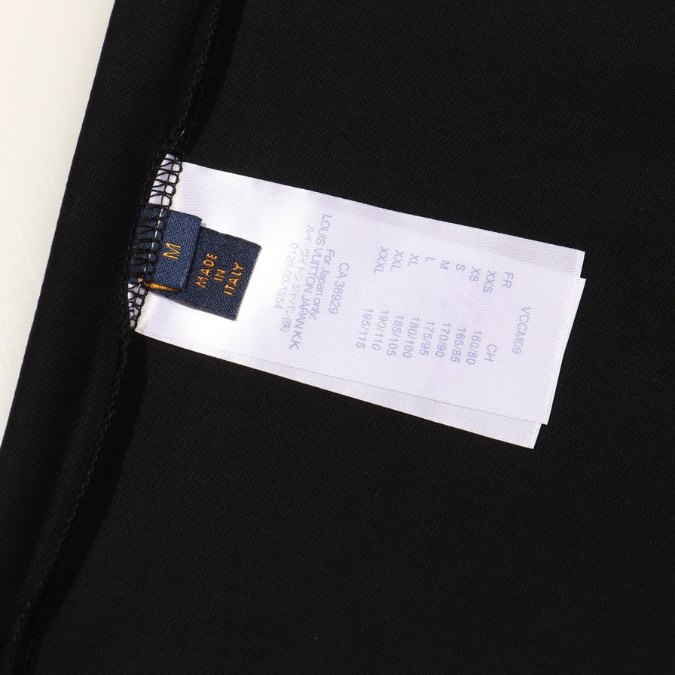 LV T-shirt Lovers All Black - Imagen 3