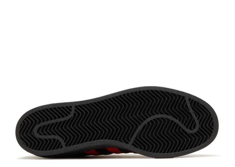 ADIDAS SUPERSTAR ‘CORE BLACK VIVID RED’ - Imagen 3