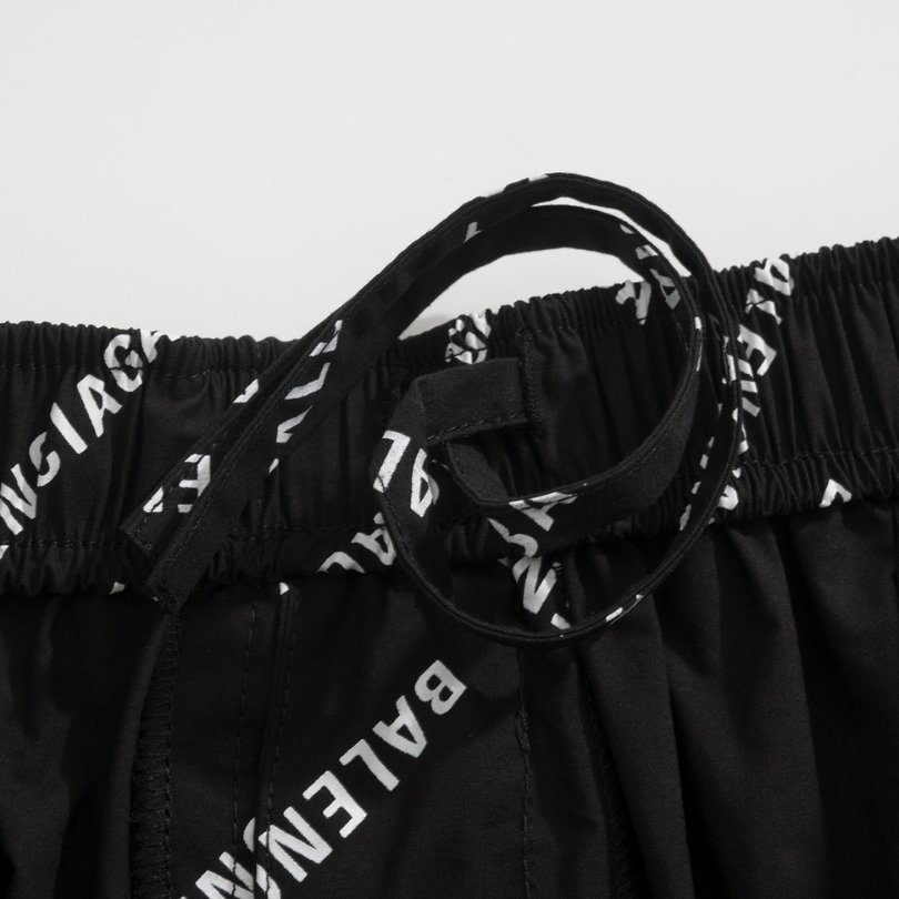 BLNCG Shorts Allover Logo Print - Imagen 4